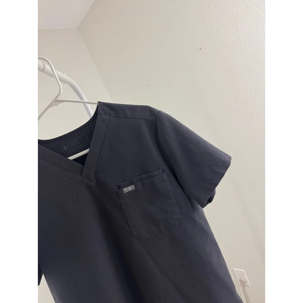 Figs Leon Three-Pocket Scrub Top Mens‎ Small Gray V-Neck Technical Collection